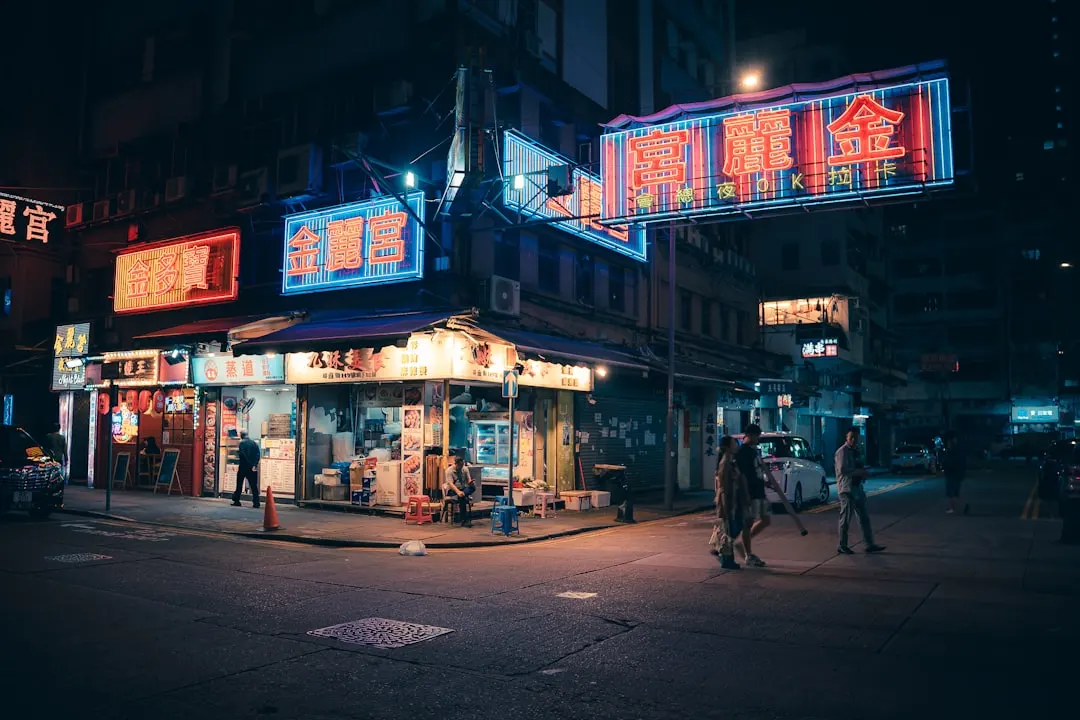 企业品牌形象片与产品广告片的核心差异与选择策略